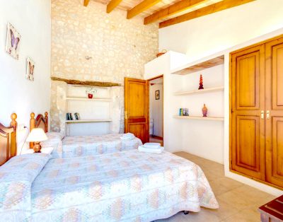Villa mit 4 Schlafzimmern in Illes Balears